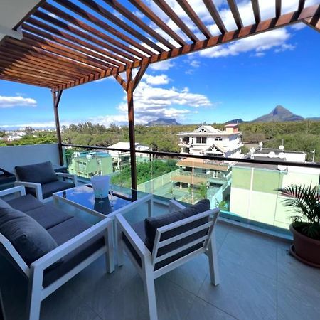 Top-Floor Modern 3Bd Penthouse With Beautiful Mountain View Terrace - 5 Min Walk To Beach Flic en Flac ภายนอก รูปภาพ