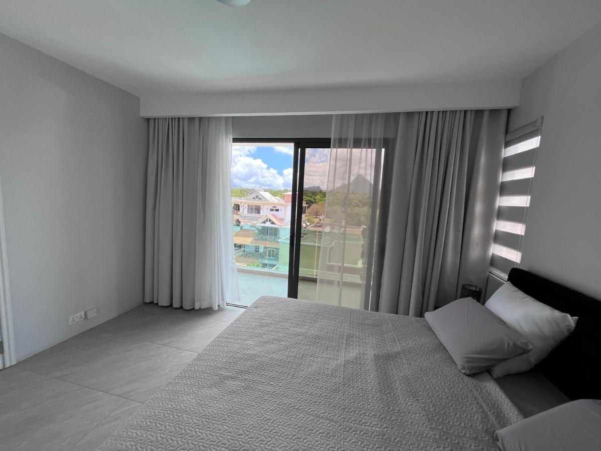 Top-Floor Modern 3Bd Penthouse With Beautiful Mountain View Terrace - 5 Min Walk To Beach Flic en Flac ภายนอก รูปภาพ