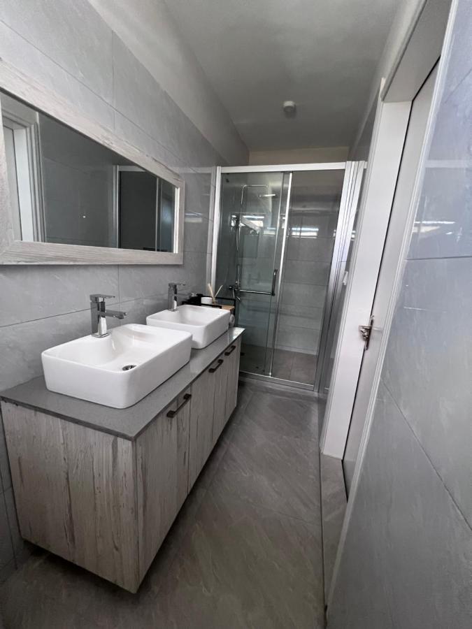 Top-Floor Modern 3Bd Penthouse With Beautiful Mountain View Terrace - 5 Min Walk To Beach Flic en Flac ภายนอก รูปภาพ
