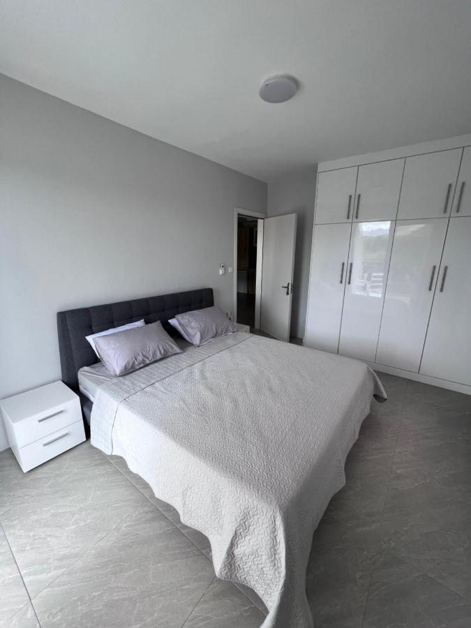 Top-Floor Modern 3Bd Penthouse With Beautiful Mountain View Terrace - 5 Min Walk To Beach Flic en Flac ภายนอก รูปภาพ