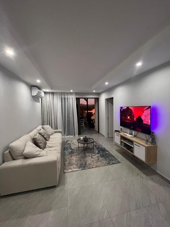 Top-Floor Modern 3Bd Penthouse With Beautiful Mountain View Terrace - 5 Min Walk To Beach Flic en Flac ภายนอก รูปภาพ