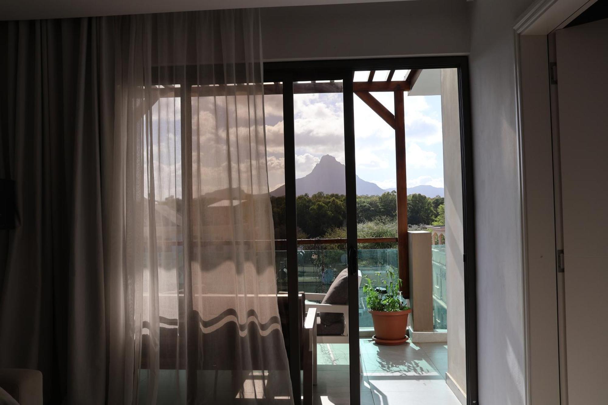 Top-Floor Modern 3Bd Penthouse With Beautiful Mountain View Terrace - 5 Min Walk To Beach Flic en Flac ภายนอก รูปภาพ