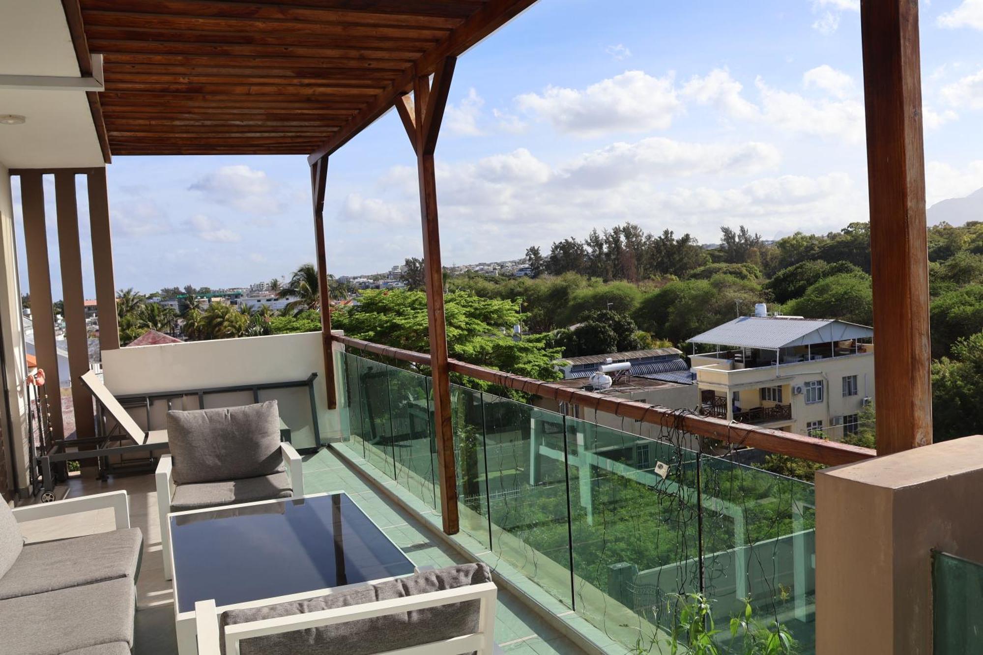 Top-Floor Modern 3Bd Penthouse With Beautiful Mountain View Terrace - 5 Min Walk To Beach Flic en Flac ภายนอก รูปภาพ